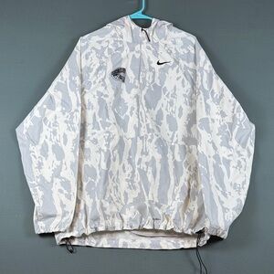 Nike Basketball Hall of Fame Camouflage Hooded Jacket in White and Gray